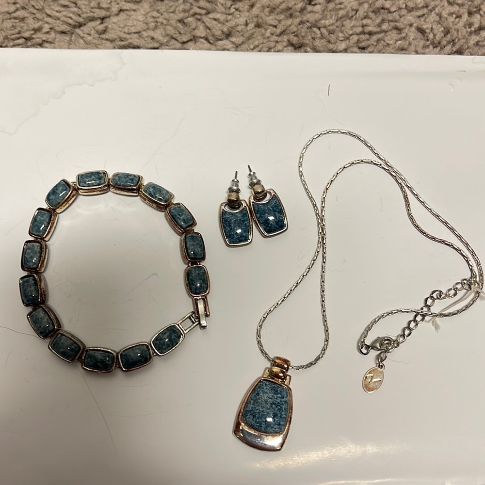 Jewelry set from premier designs